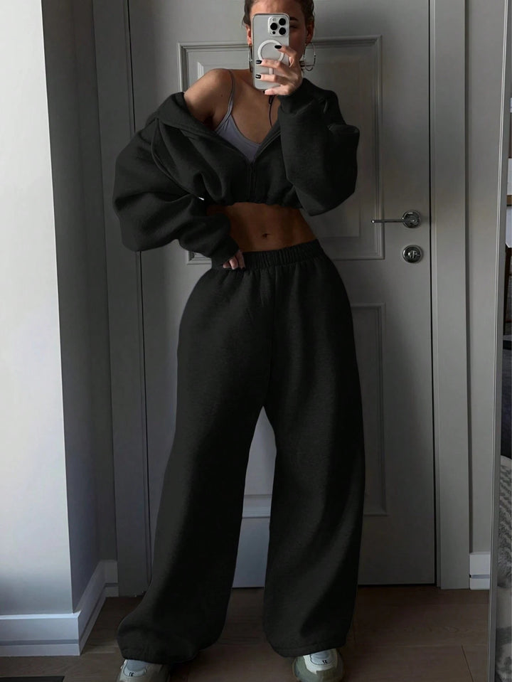 Kvinnors avslappnade kortärmad sweatshirt och breda högmidjade joggingsbyxor set Mirla-Eva Jonsson