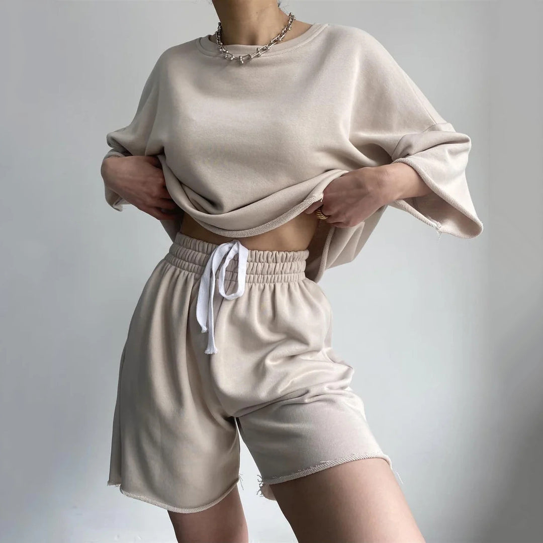 Kvinnors avslappnade kortärmad topp och shorts set Mirla-Eva Jonsson