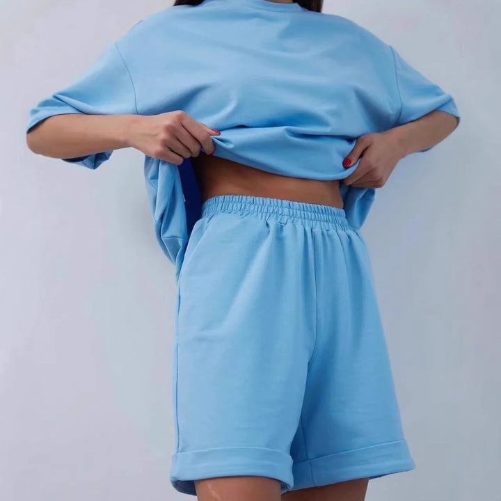 Kvinnors avslappnade lounge-set med oversized t-shirt och shorts Mirla-Eva Jonsson