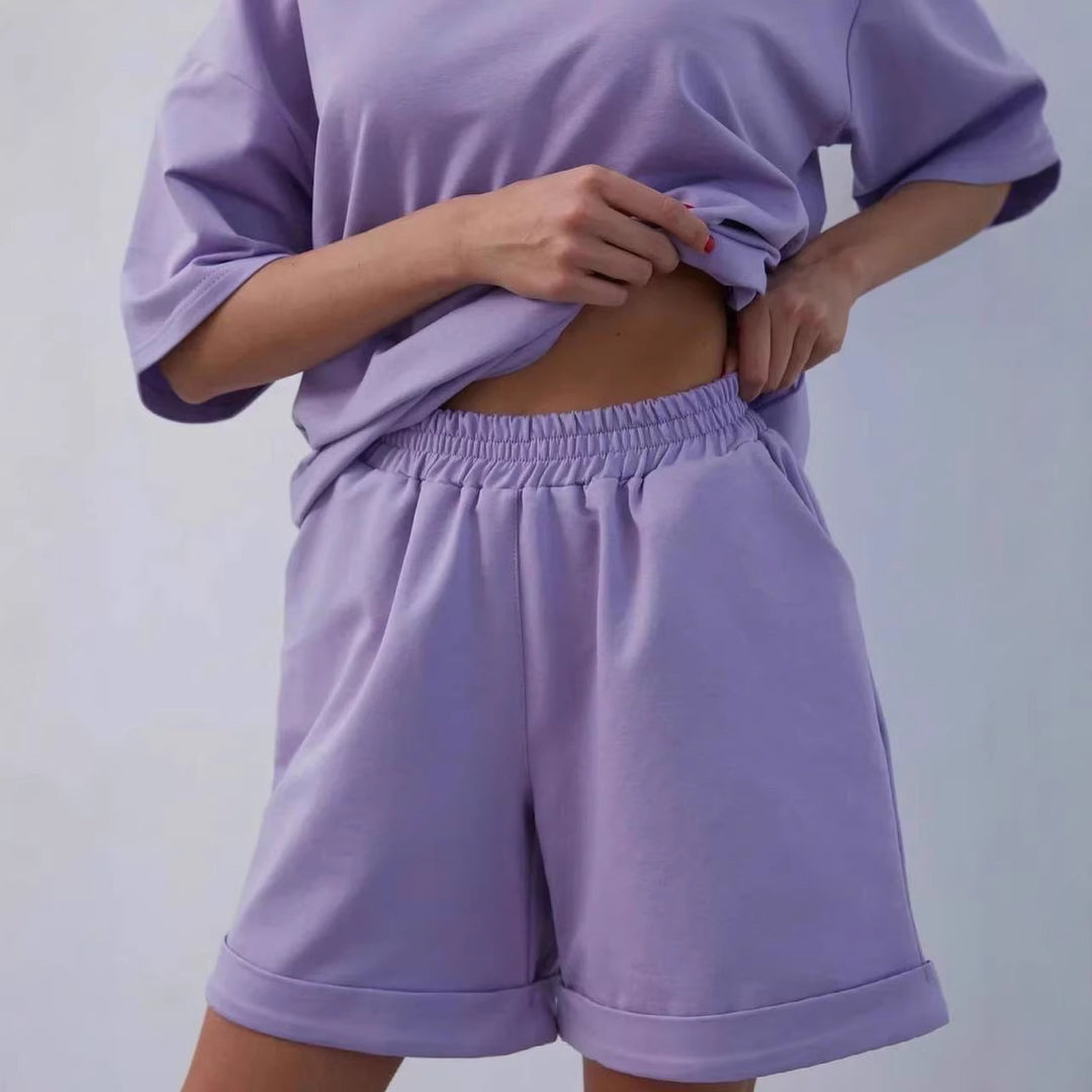 Kvinnors avslappnade lounge-set med oversized t-shirt och shorts Mirla-Eva Jonsson