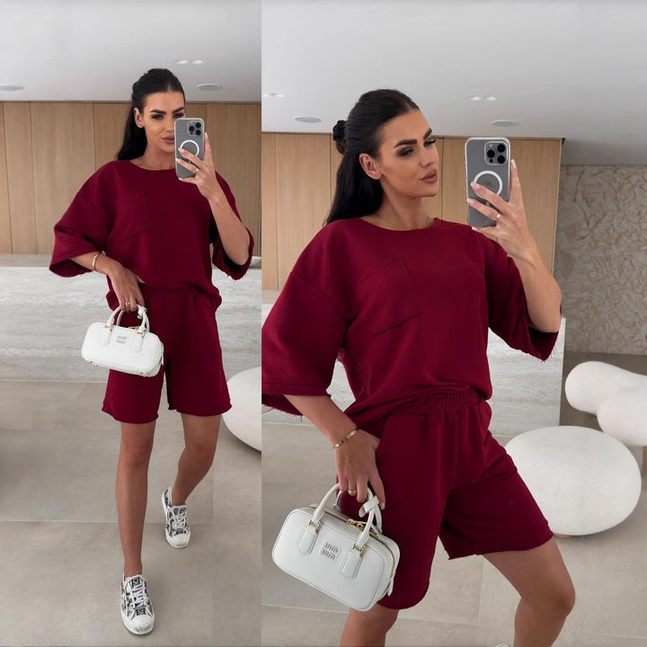 Kvinnors avslappnade loungedräkt med oversized topp och bekväma shorts-Eva Jonsson