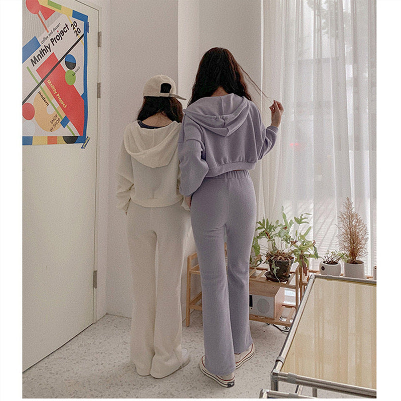 Kvinnors avslappnade loungeklädset med kort hoodie och vida ben Mirla-Eva Jonsson