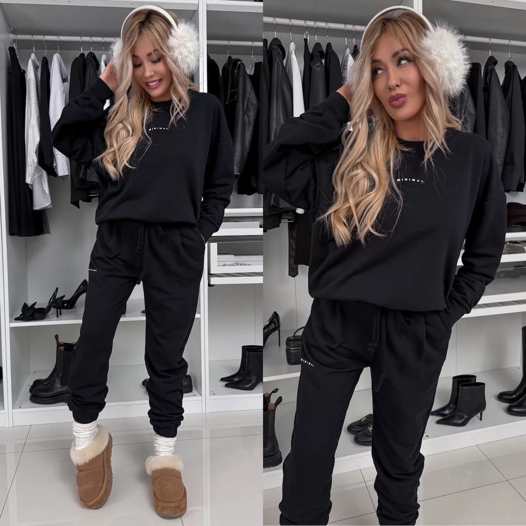 Kvinnors avslappnade loungewear-set med bekväm sweatshirt och mysiga joggers-Eva Jonsson