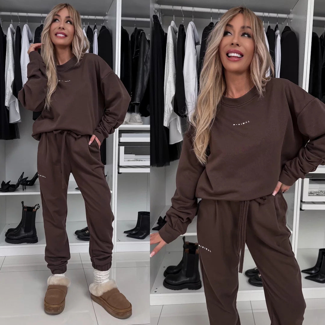 Kvinnors avslappnade loungewear-set med bekväm sweatshirt och mysiga joggers-Eva Jonsson