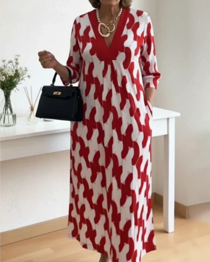 Kvinnors avslappnade maxiklänning med elegant V-hals och praktiska sidofickor Mirla-Eva Jonsson