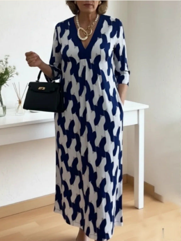 Kvinnors avslappnade maxiklänning med elegant V-hals och praktiska sidofickor Mirla-Eva Jonsson