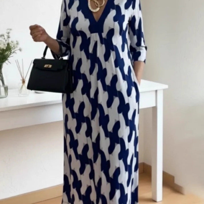 Kvinnors avslappnade maxiklänning med elegant V-hals och praktiska sidofickor Mirla-Eva Jonsson