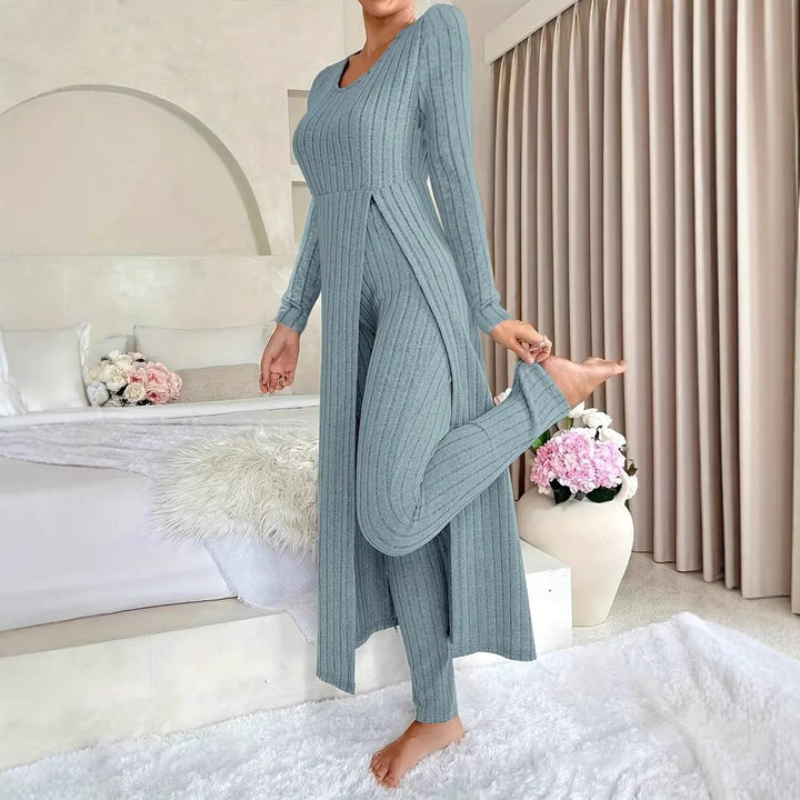 Kvinnors avslappnade och eleganta jumpsuit med sidoklitser Mirla-Eva Jonsson
