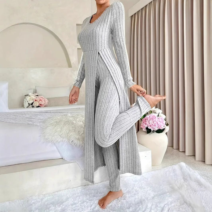 Kvinnors avslappnade och eleganta jumpsuit med sidoklitser Mirla-Eva Jonsson
