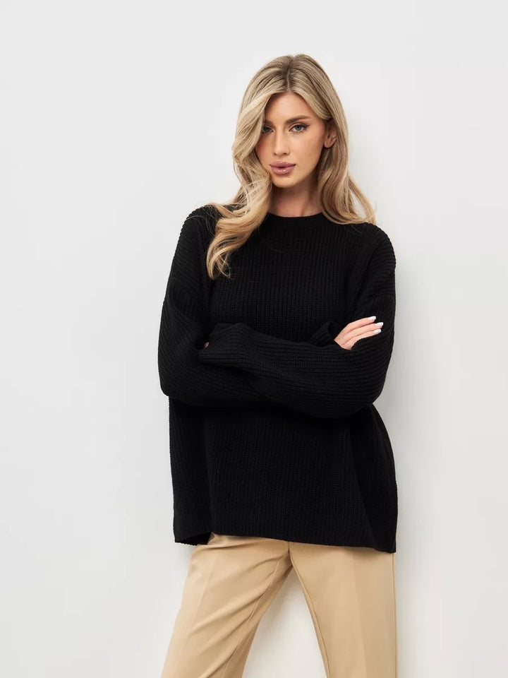 Kvinnors avslappnade oversized stickad tröja med öppna ärmslut och lätt ribbat mönster Mirla-Eva Jonsson