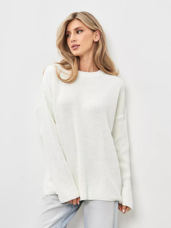 Kvinnors avslappnade oversized stickad tröja med öppna ärmslut och lätt ribbat mönster Mirla-Eva Jonsson