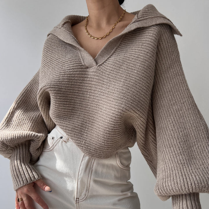 Kvinnors avslappnade pullover med textil och överdimensionerad krage Mirla-Eva Jonsson