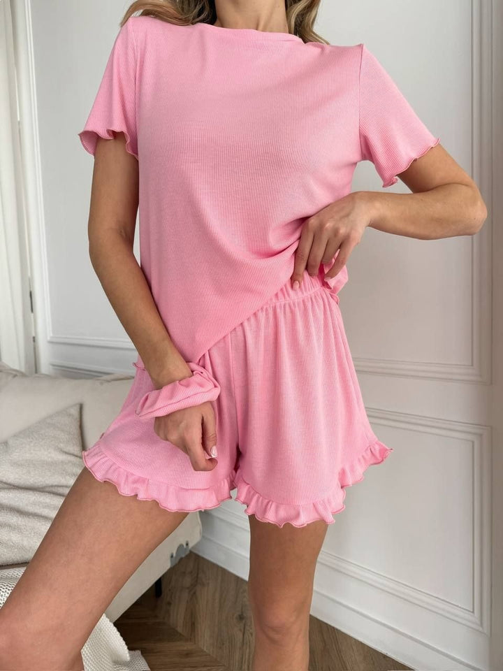 Kvinnors avslappnade pyjamas i ribbad trikå med volanger-Eva Jonsson