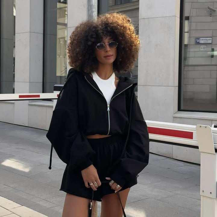 Kvinnors avslappnade set av kort topp och shorts Mirla-Eva Jonsson