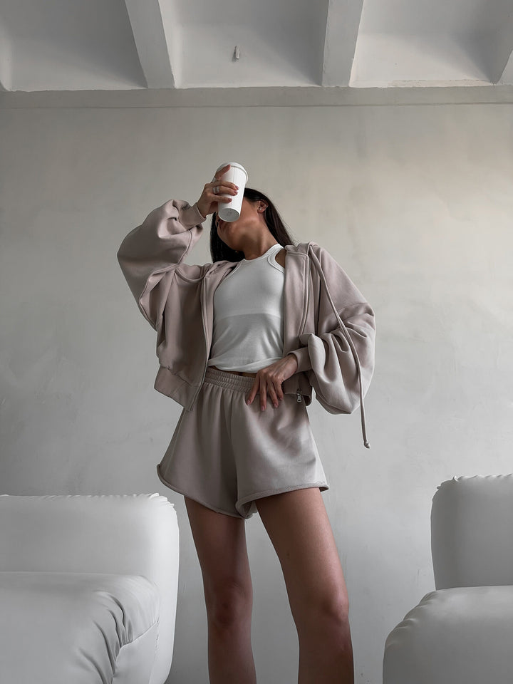 Kvinnors avslappnade set av kort topp och shorts Mirla-Eva Jonsson