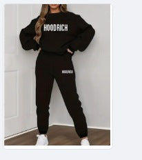 Kvinnors avslappnade set av tröja och joggers med sportig text Mirla-Eva Jonsson
