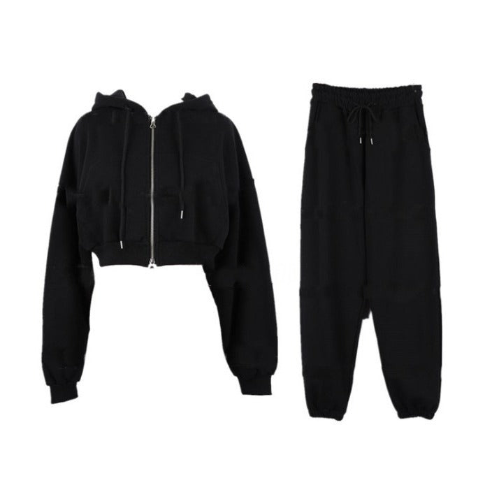 Kvinnors avslappnade set med kort hoodie och joggerbyxor Mirla-Eva Jonsson