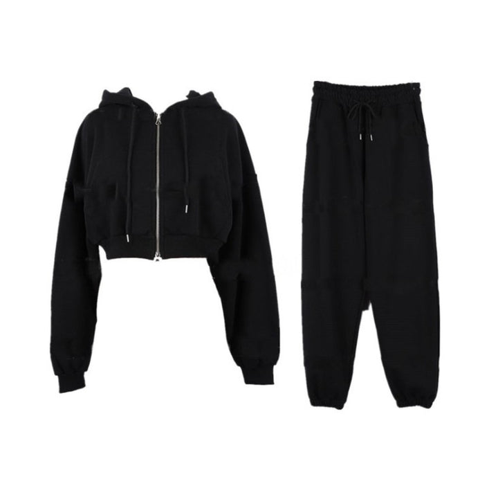 Kvinnors avslappnade set med kort hoodie och joggerbyxor Mirla-Eva Jonsson