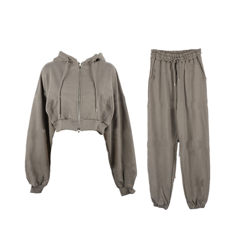 Kvinnors avslappnade set med kort hoodie och joggerbyxor Mirla-Eva Jonsson
