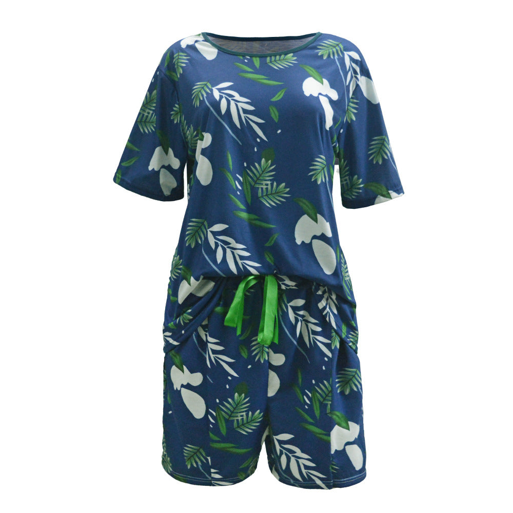 Kvinnors avslappnade sommaroutfit med blommönster Mirla-Eva Jonsson