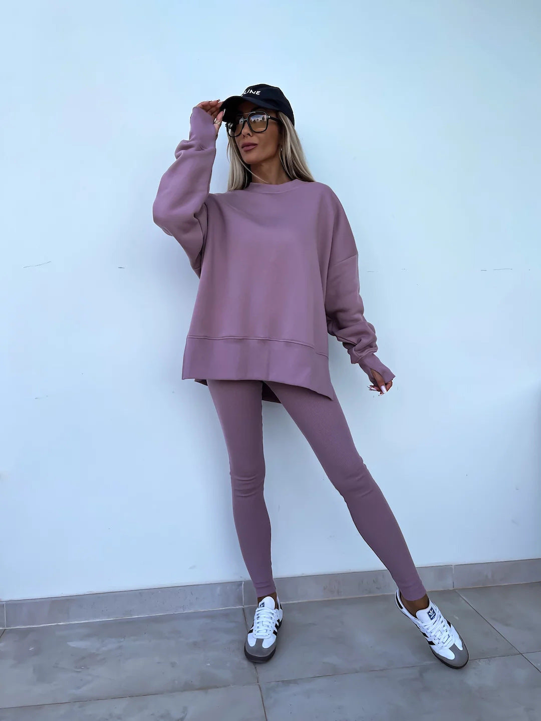 Kvinnors avslappnade sport lounge set med löst sweatshirt och figurnära leggings Mirla-Eva Jonsson