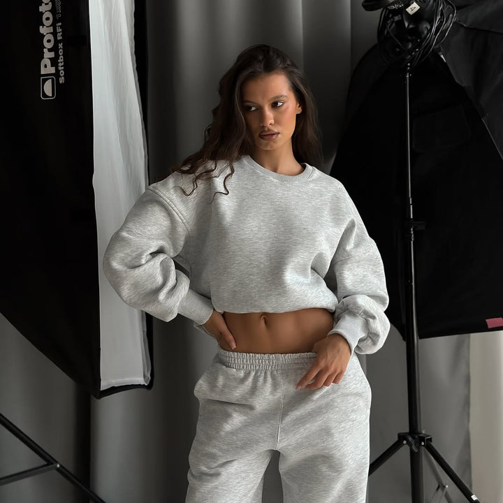 Kvinnors avslappnade sportlounge-set med croppad klippning och vida ben Mirla-Eva Jonsson