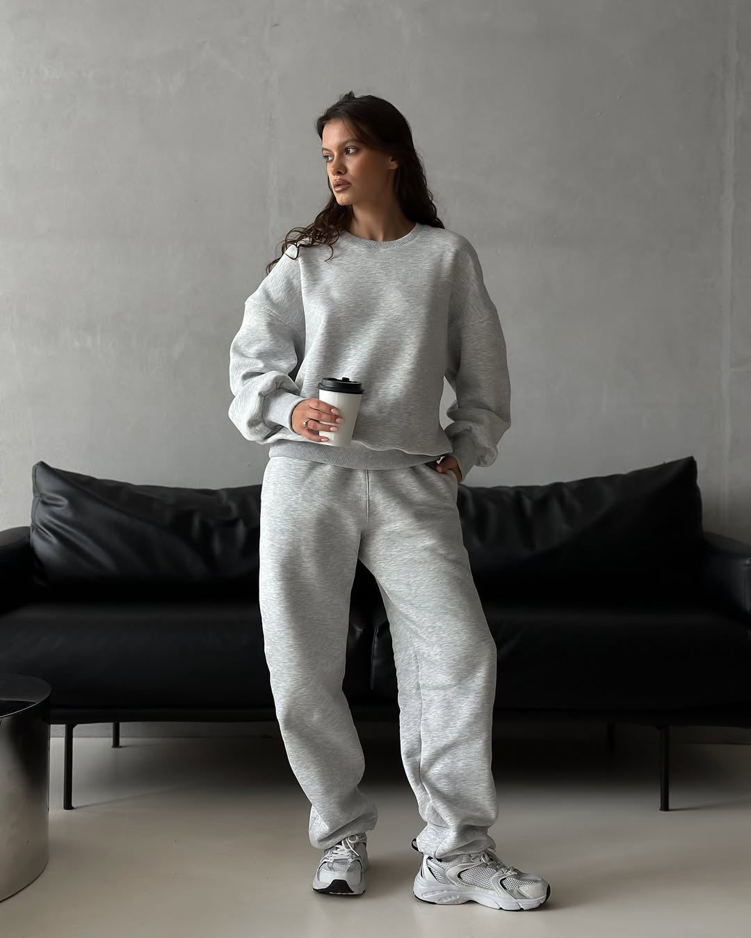 Kvinnors avslappnade sportlounge-set med croppad klippning och vida ben Mirla-Eva Jonsson