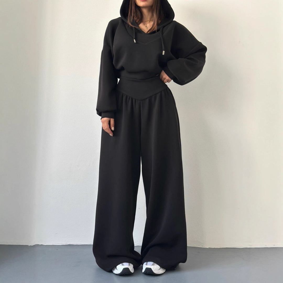 Kvinnors avslappnade sportloungewear-set med kort hoodie och vida byxor-Eva Jonsson