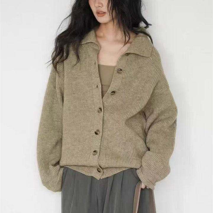 Kvinnors avslappnade stickad cardigan med knappstängning och oversized passform Mirla-Eva Jonsson