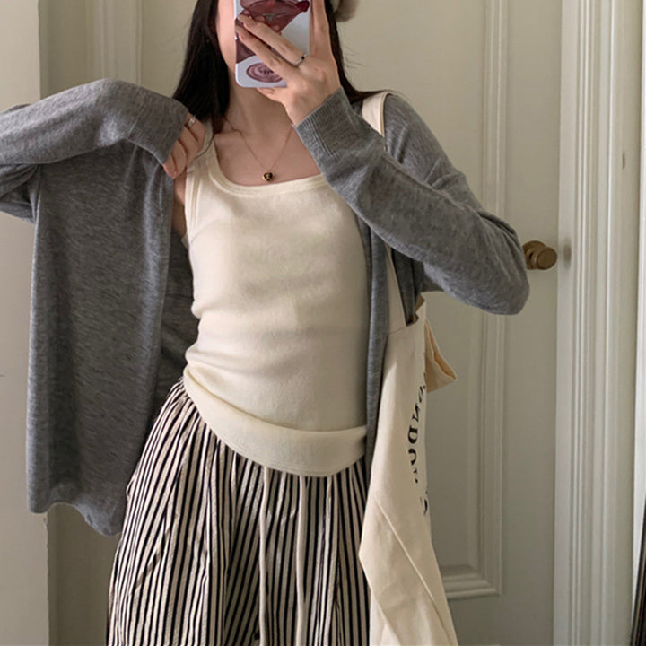 Kvinnors avslappnade stickad cardigan med lös passform och fina detaljer Mirla-Eva Jonsson