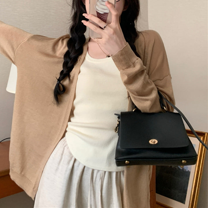 Kvinnors avslappnade stickad cardigan med lös passform och fina detaljer Mirla-Eva Jonsson