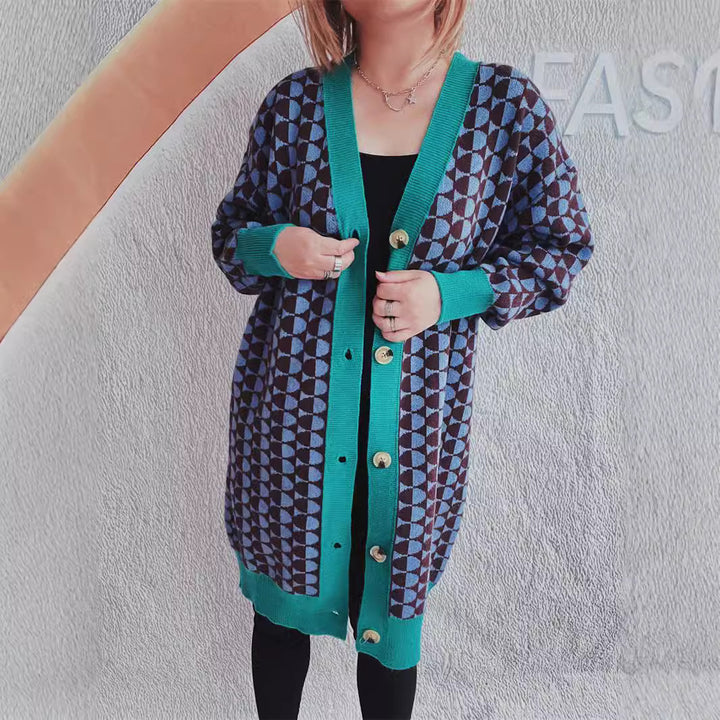 Kvinnors avslappnade stickad cardigan med modern geometrisk mönster och praktiska fickor Mirla-Eva Jonsson