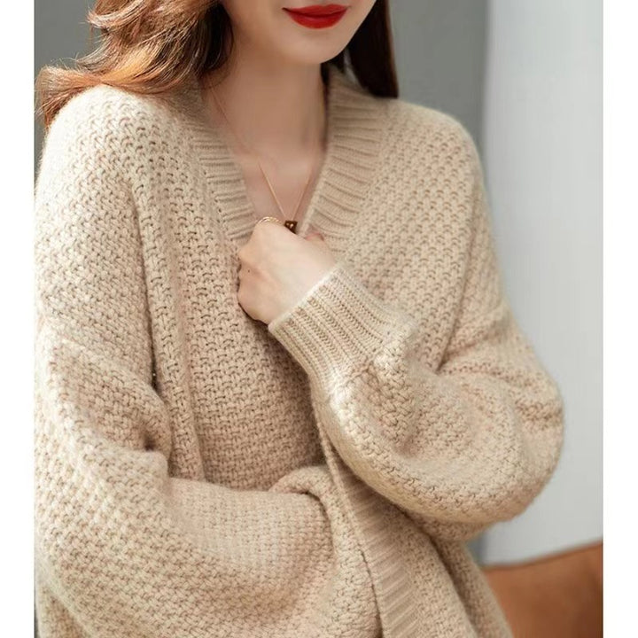 Kvinnors avslappnade stickad cardigan med oversized passform och speciella texturer Mirla-Eva Jonsson