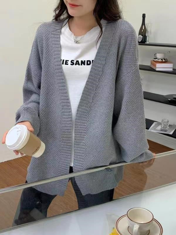 Kvinnors avslappnade stickad cardigan med oversized passform och speciella texturer Mirla-Eva Jonsson