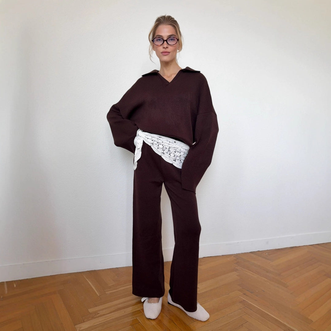 Kvinnors avslappnade stickad ensemble med lös passform och elegant V-hals Mirla-Eva Jonsson