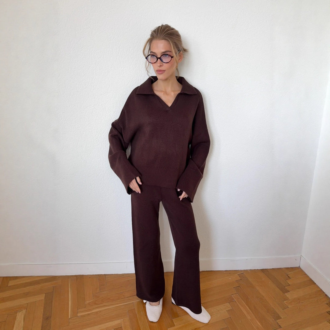 Kvinnors avslappnade stickad ensemble med lös passform och elegant V-hals Mirla-Eva Jonsson