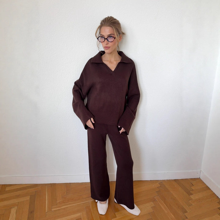 Kvinnors avslappnade stickad ensemble med lös passform och elegant V-hals Mirla-Eva Jonsson