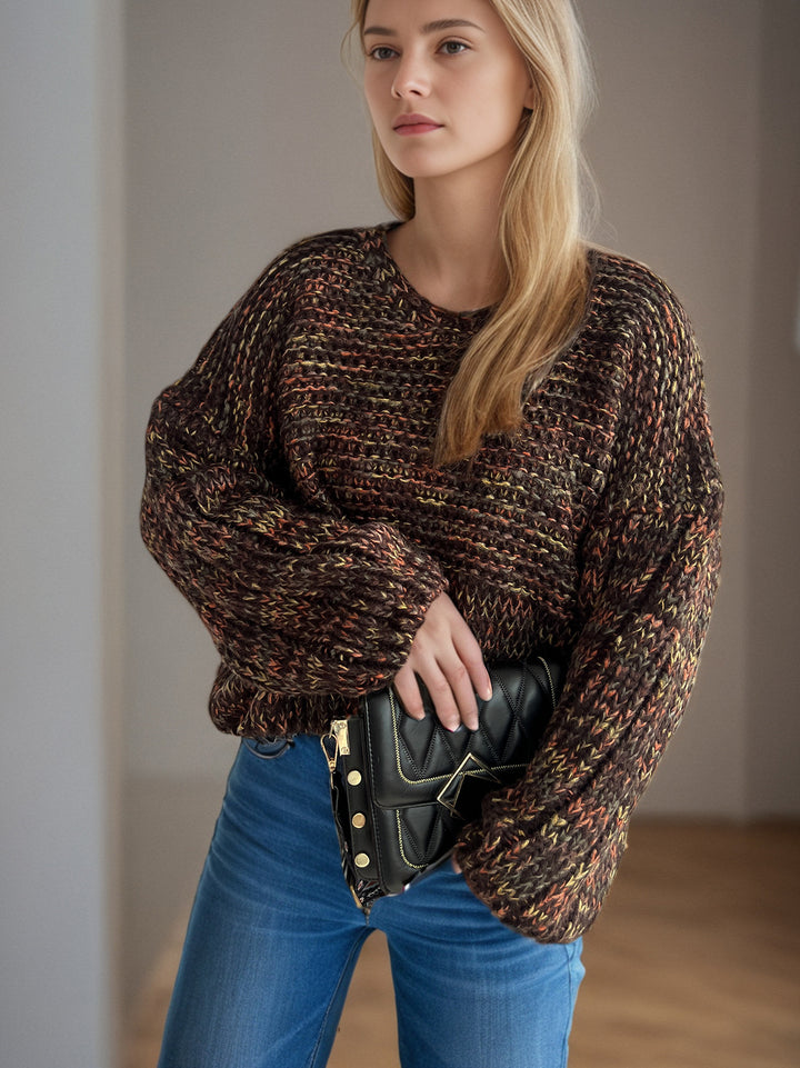 Kvinnors avslappnade stickad tröja med en lös passform och eleganta ärmslut Mirla-Eva Jonsson