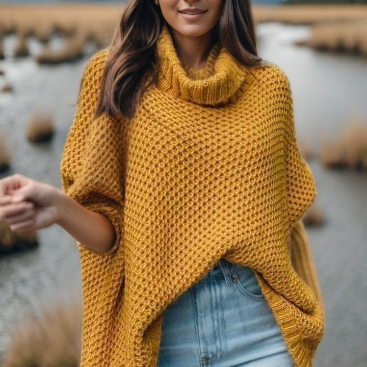 Kvinnors avslappnade stickad tröja med hög krage och strukturerad design Mirla-Eva Jonsson