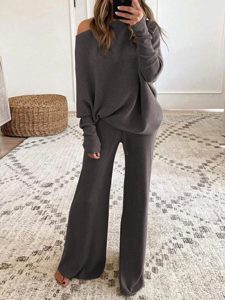Kvinnors avslappnade stickade loungewear-set med lös passform och off-shoulder topp Mirla-Eva Jonsson