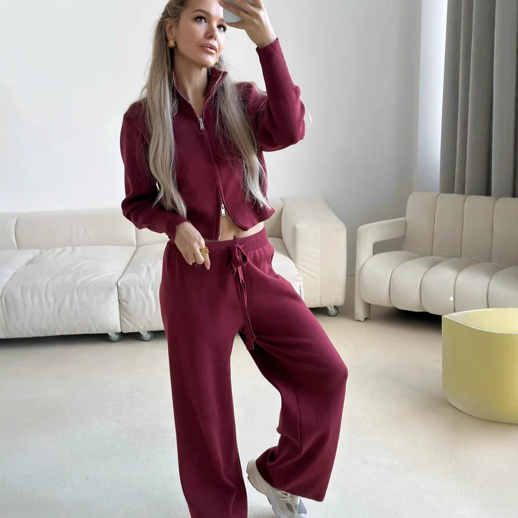 Kvinnors avslappnade stickat lounge-set med kort topp och vida byxor Mirla-Eva Jonsson