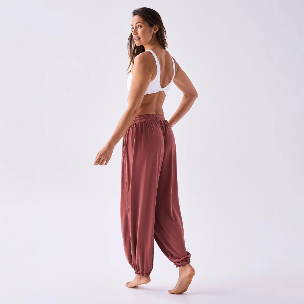 Kvinnors avslappnade sweatpants med elastisk midja och smal ben Mirla-Eva Jonsson