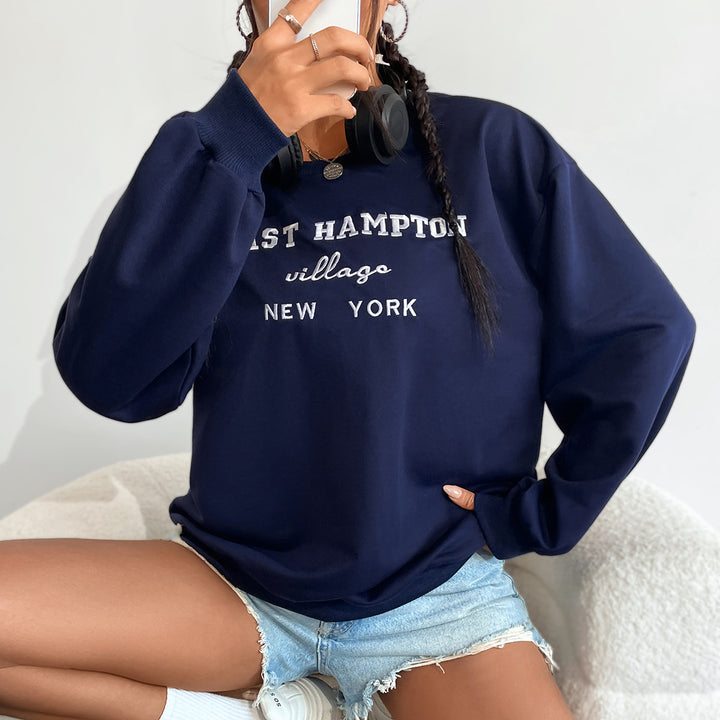 Kvinnors avslappnade sweatshirt med kreativ text och bekväm passform Mirla-Eva Jonsson