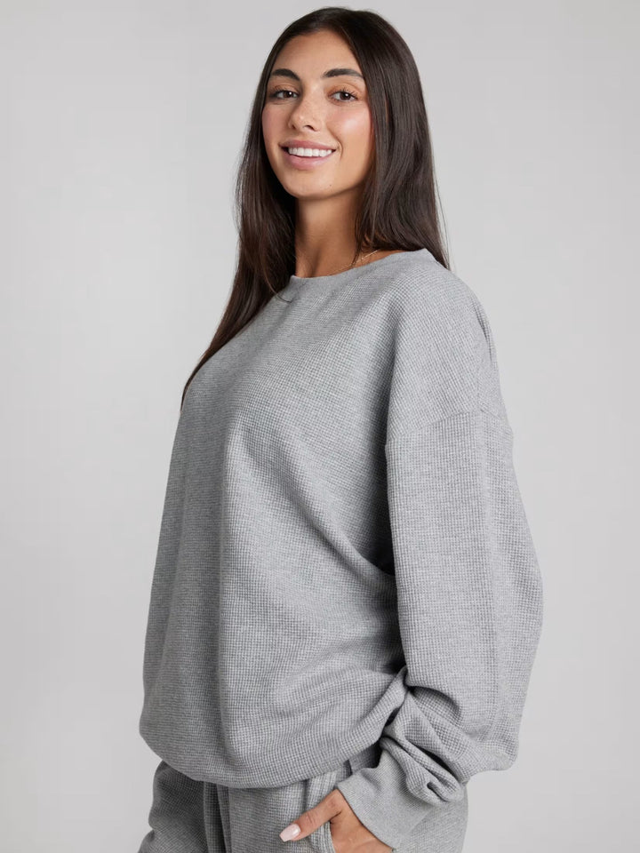 Kvinnors avslappnade sweatshirt med stort våffelmönster och bekväma manschetter Mirla-Eva Jonsson
