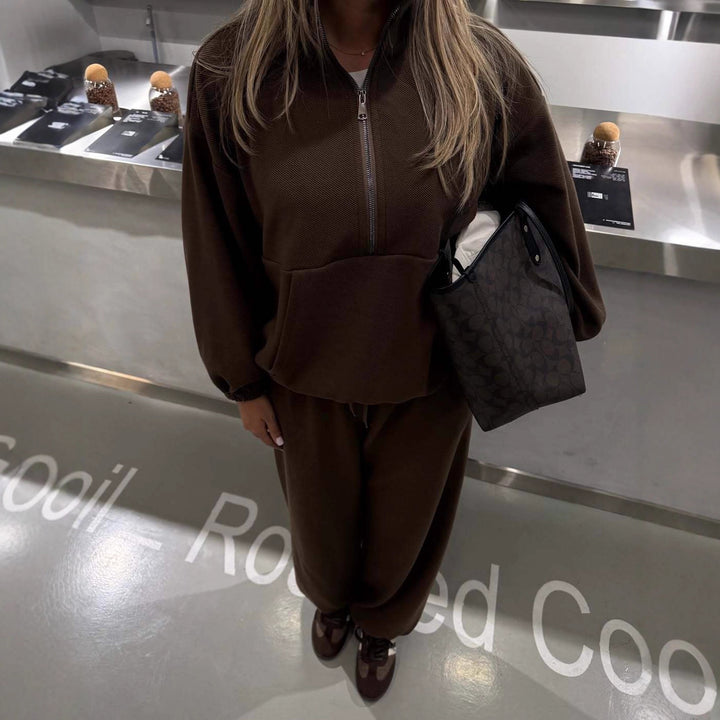 Kvinnors avslappnade sweatshirt set med hög krage och elastiska ärmar Mirla-Eva Jonsson