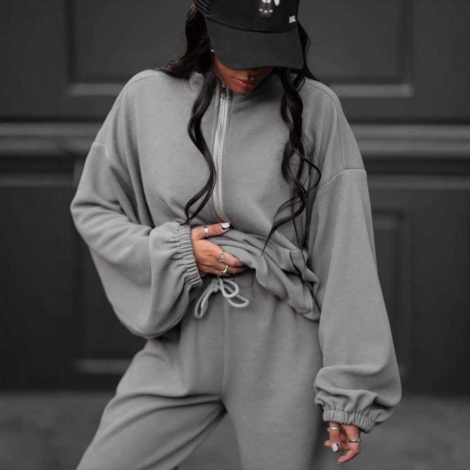 Kvinnors avslappnade sweatshirt set med hög krage och elastiska ärmar Mirla-Eva Jonsson