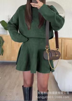 Kvinnors avslappnade sweatshirtklänning med högskurna ärmar Mirla-Eva Jonsson