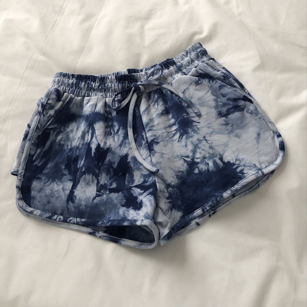 Kvinnors avslappnade sweatshorts med trendig tie-dye-design och praktiska sidofickor-Eva Jonsson