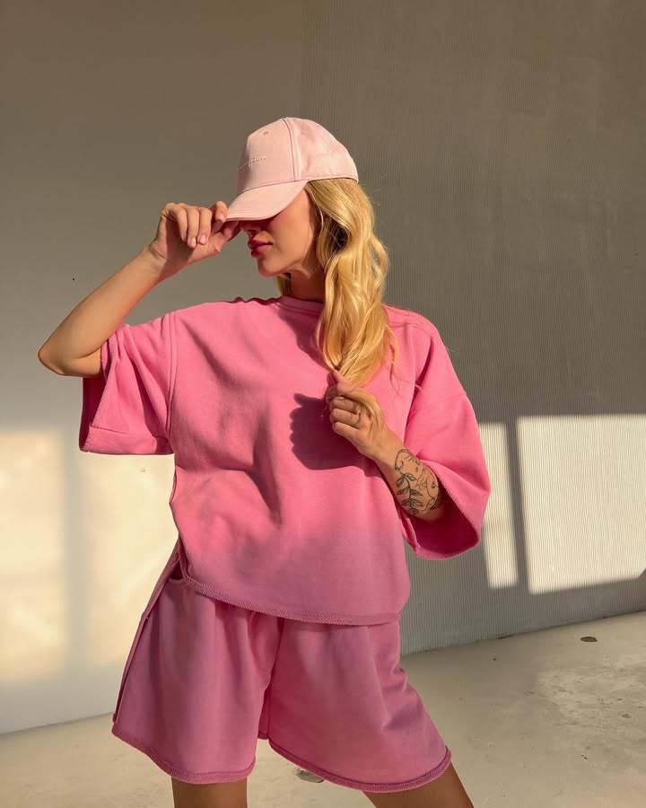 Kvinnors avslappnade topp och shorts set med knapppdetaljer Mirla-Eva Jonsson