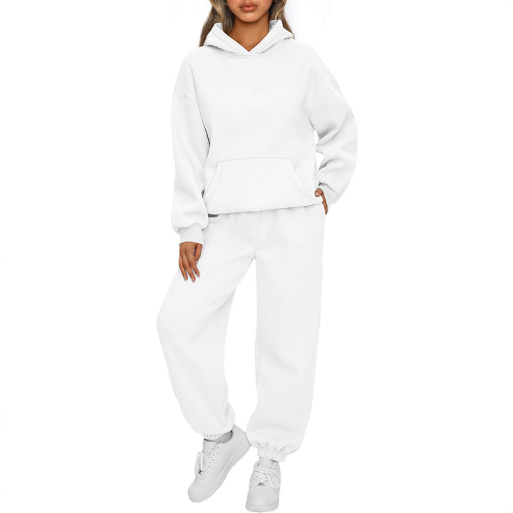 Kvinnors avslappnade träningsdräkt kombination av rymlig hoodie och bekväma joggers Mirla-Eva Jonsson
